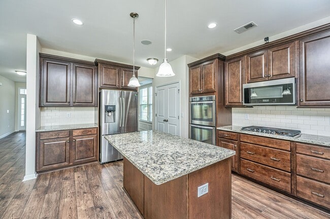 Building Photo - 201 Bigleaf Ct