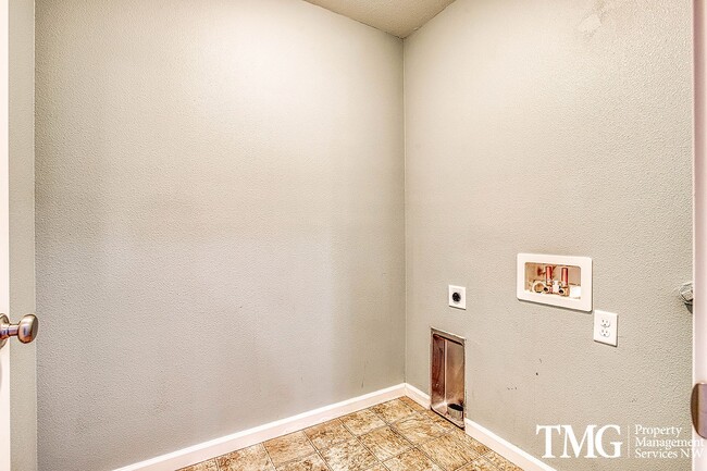 Building Photo - Spacious 4  BD Home with Modern Upgrades in Vancouver