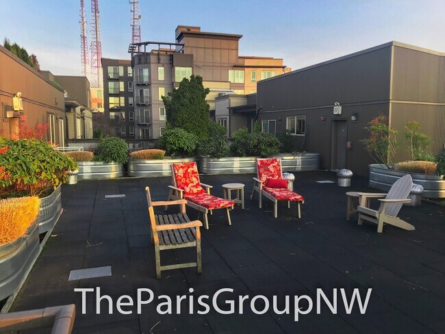 Building Photo - Fabulous Capitol Hill Condo w/View & Tons ...