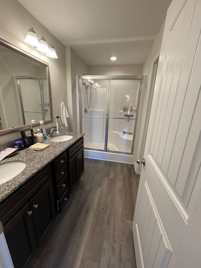 Building Photo - Lovely Three Bedroom Home in Camden and Minutes Away from I-20