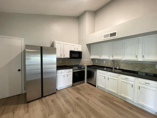 Building Photo - 403 Justice Dr