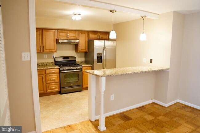Building Photo - 1300 Army Navy Dr