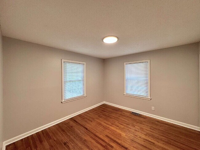 Building Photo - Well Maintained Home Minutes from Downtown Raleigh!