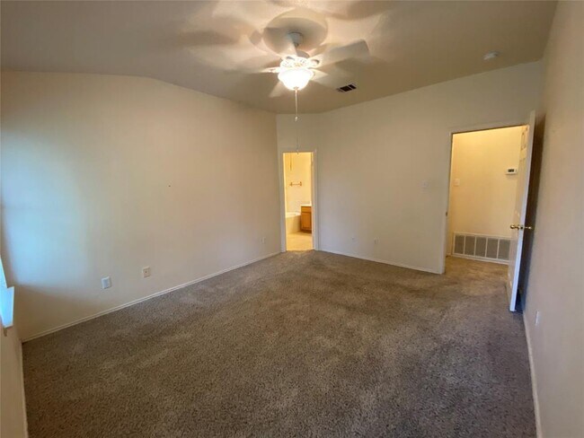 Building Photo - 2402 Hallie Ln