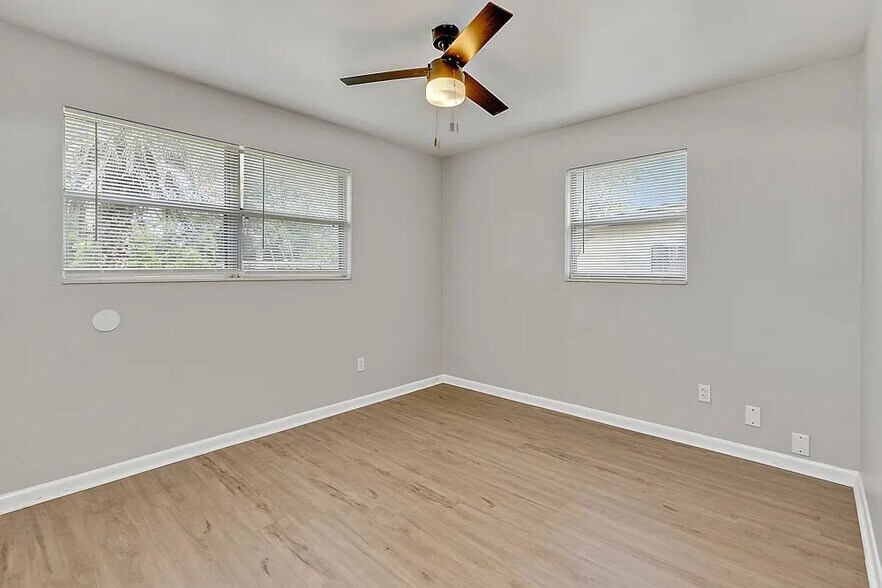 Building Photo - 1938 Monteau Drive