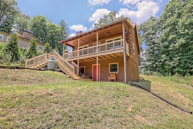 Building Photo - 122 Treetop Ln