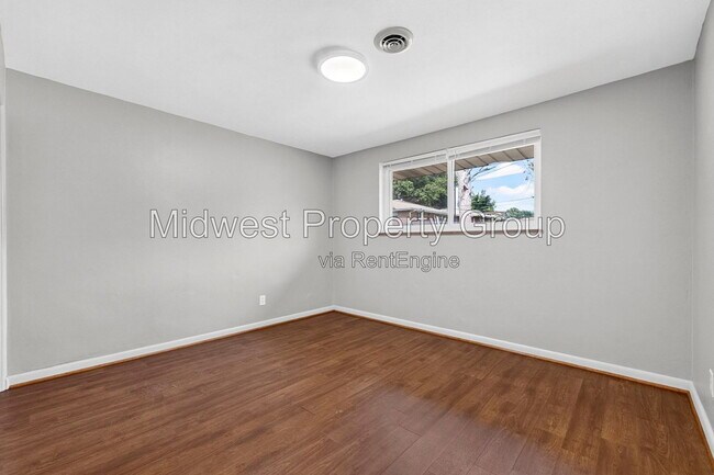 Building Photo - 2050 Goodale Ave