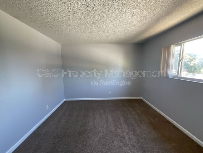 Building Photo - 292 Grecia Ct