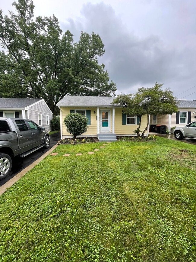 Building Photo - Cute 2 Bedroom Home Near The Fair Grounds