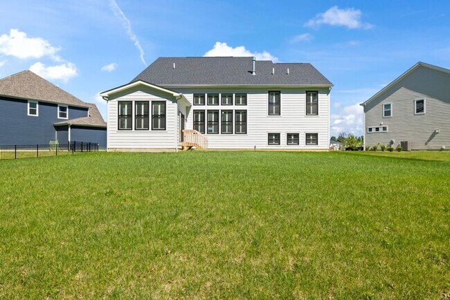 Building Photo - 8190 Smiths Cir