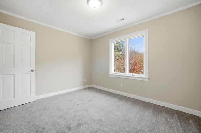 Building Photo - 9 Rhodelia Ln