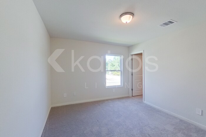 Building Photo - 236 Bluebonnet