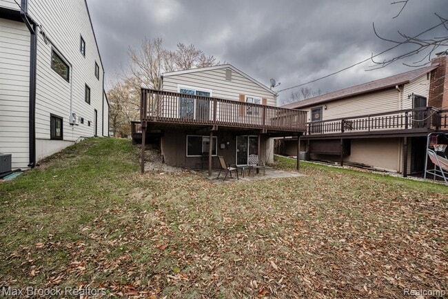 Building Photo - 5528 Sunnycrest Dr