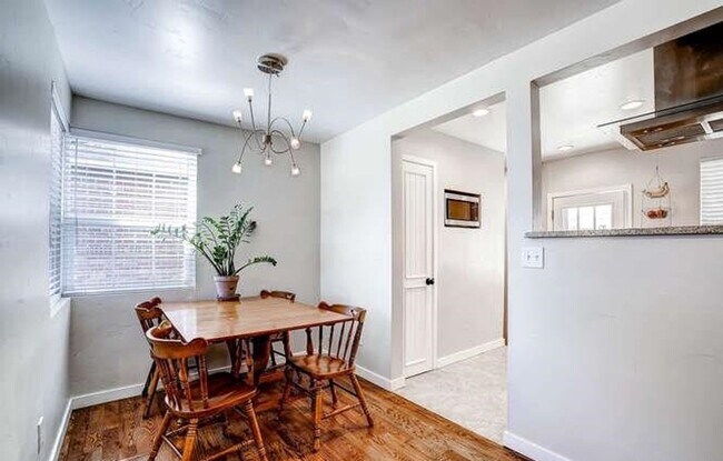 Building Photo - Fabulous 3 Bed (+ 1 non conforming) / 2 bath SFH in the Montclair Neighborhood