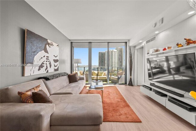 Building Photo - 121 NE 34th St