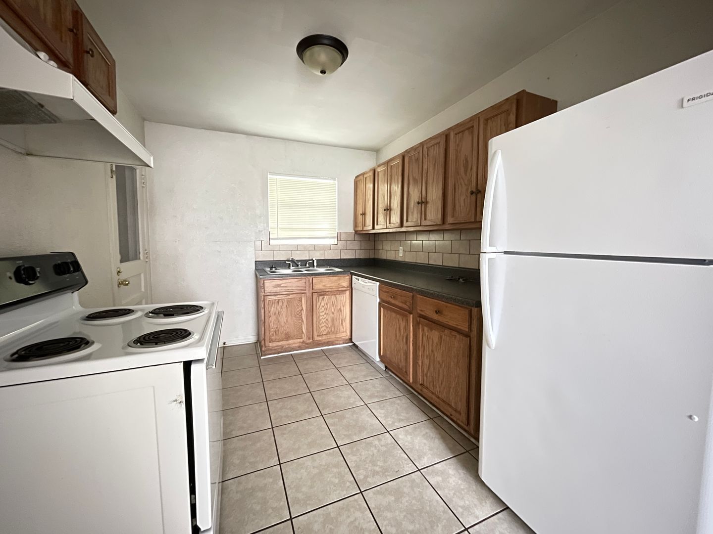 Building Photo - 812-812 Estelle Ave