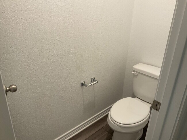 Building Photo - New beautiful 3/2.5 home with Office