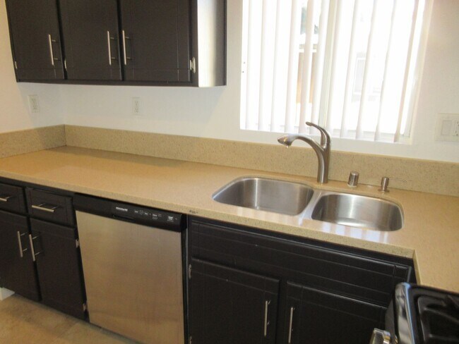 Building Photo - 2 bedroom Canoga Park condo on Eton Avenue...