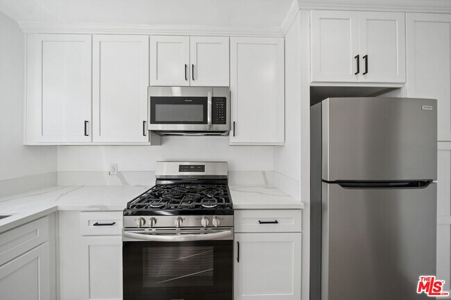 Building Photo - 252 S New Hampshire Ave