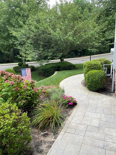 Well manicured community - 228 Sonata Ct