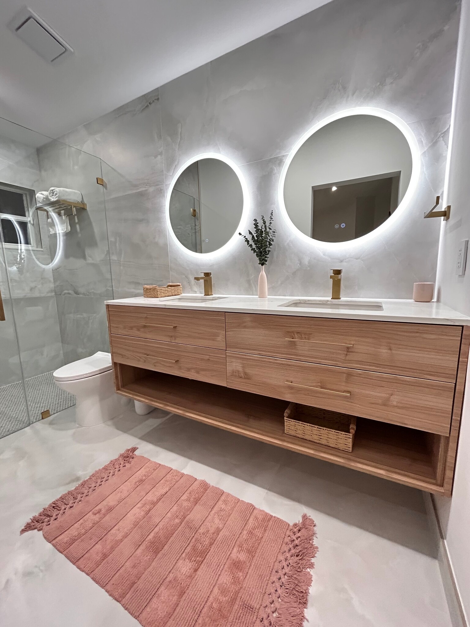 Building Photo - 6205 SE Circle St