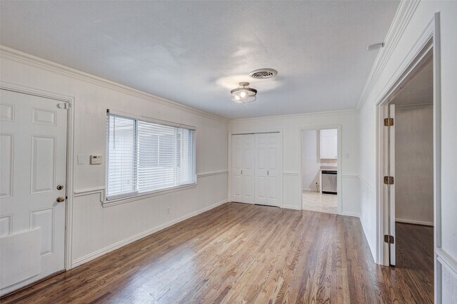 Building Photo - 3263 Bilglade Rd