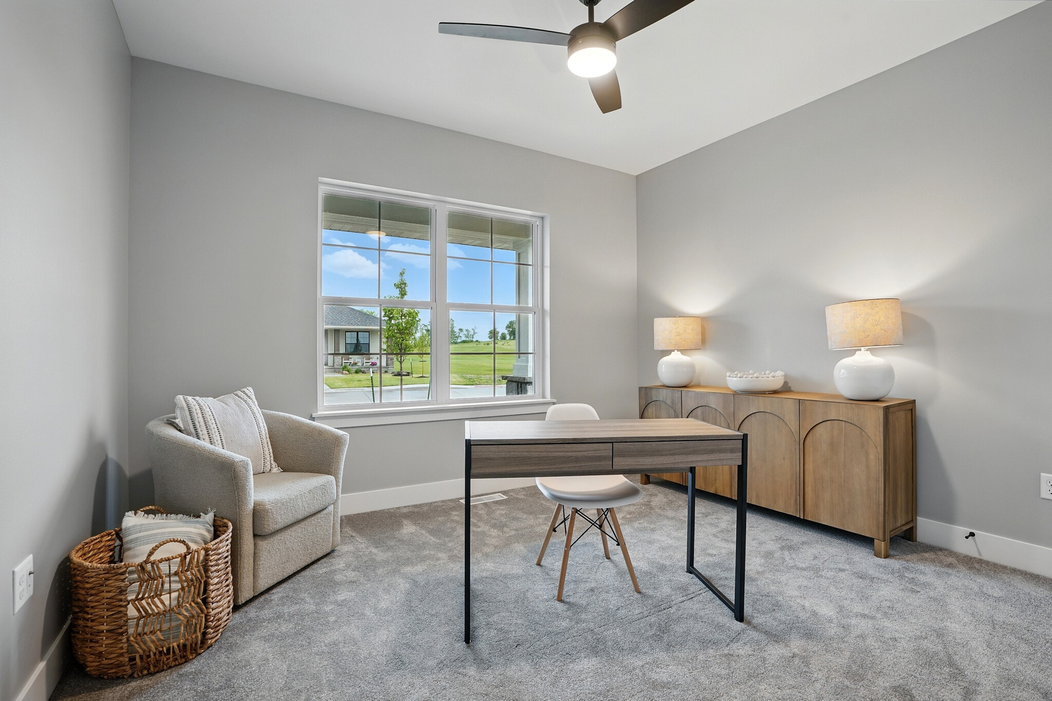 Building Photo - 933 Long Dr