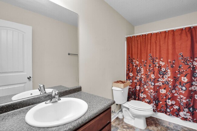 Building Photo - Like New Home for Rent in Hinesville!