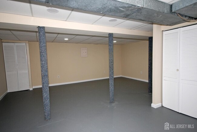 Building Photo - 21 Rosewood Ct