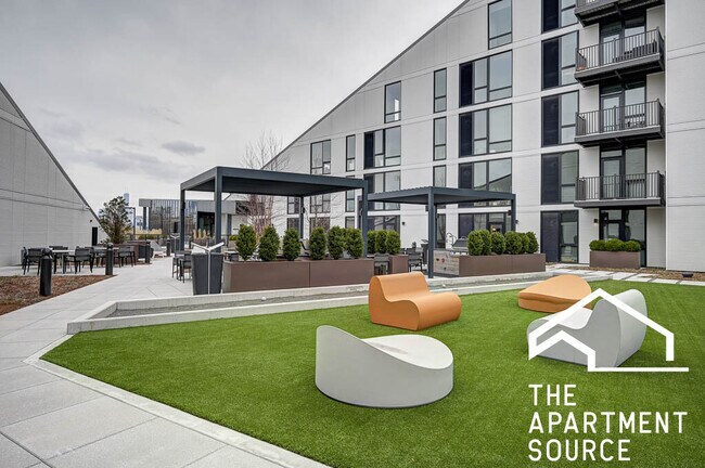 Building Photo - 2155 N Elston Ave