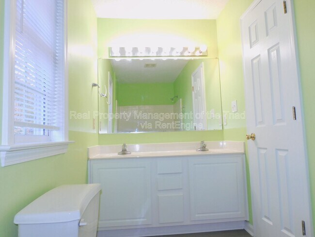 Building Photo - 4301 Edgemore Rd