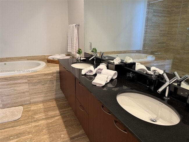 Building Photo - 15901 Collins Ave