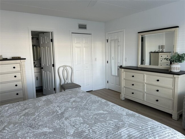 Building Photo - 3808 Gulf of Mexico Dr