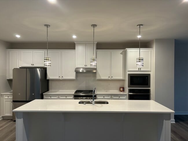 Building Photo - 339 E Cochran St