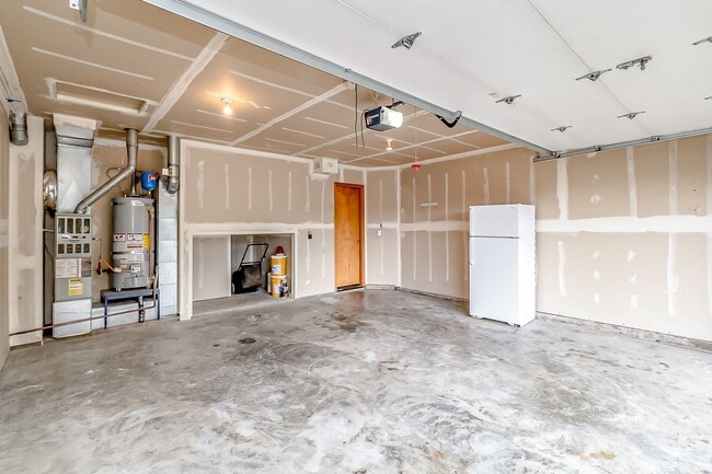 Building Photo - Modern Comfort in Silver Lake | 3-Bed, 2.5-Bath Home