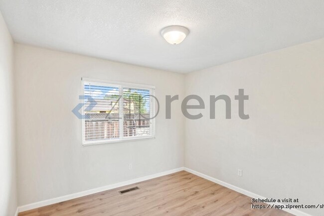 Building Photo - 808 Tremont Ct