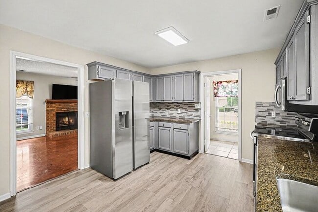 Building Photo - 7601 Swedish Ivy Ln