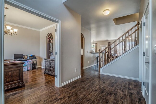 Building Photo - Deer Creek Schools + 4 bedroom + Gated Com...