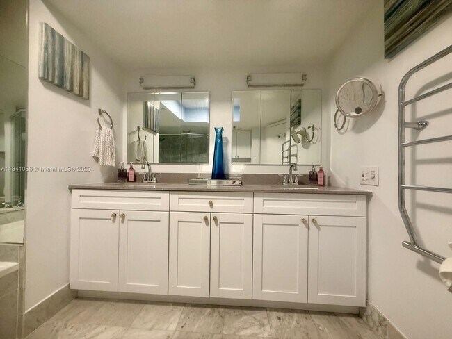 Building Photo - 3640 Yacht Club Dr