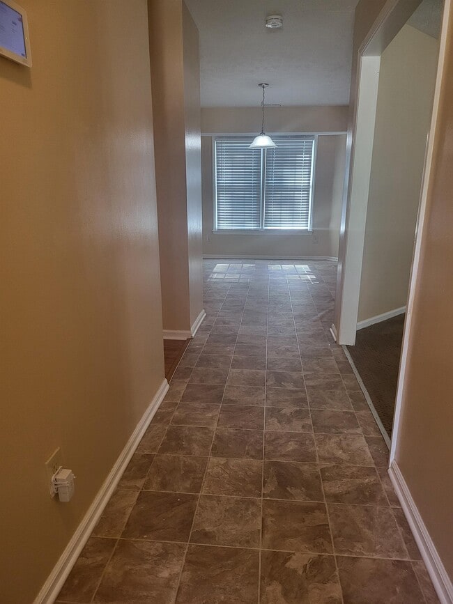 Building Photo - 7281 Pebblebrook Dr