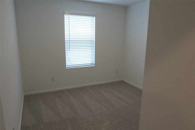 Building Photo - 908 Woodhaven Lks Dr