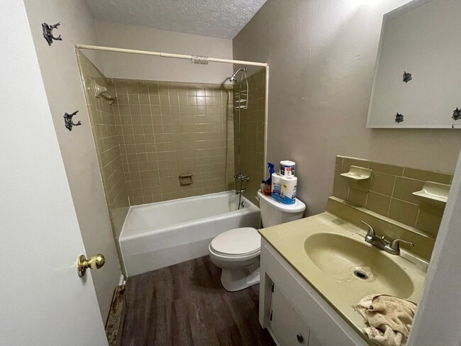 Building Photo - 1110-1112 Heath Ave