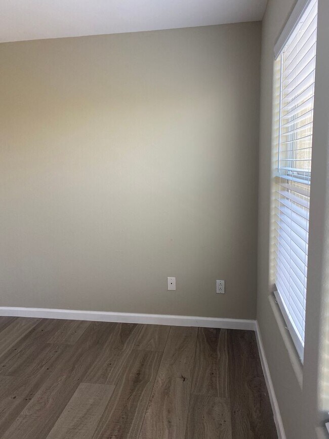 Building Photo - 9318 Square Dance Pl