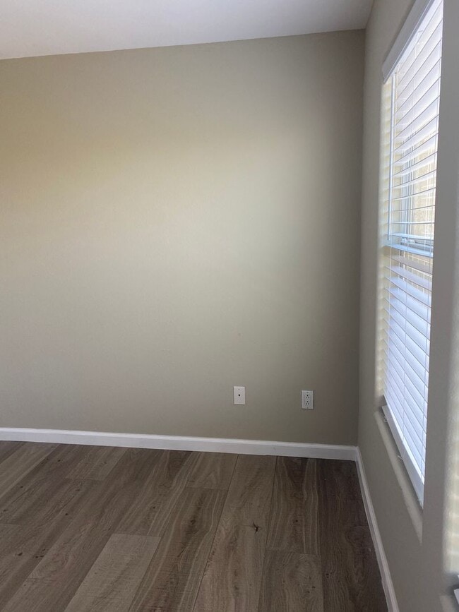 Building Photo - Remarkable totally renovated 2bed 2bath townhome is SW Las Vegas