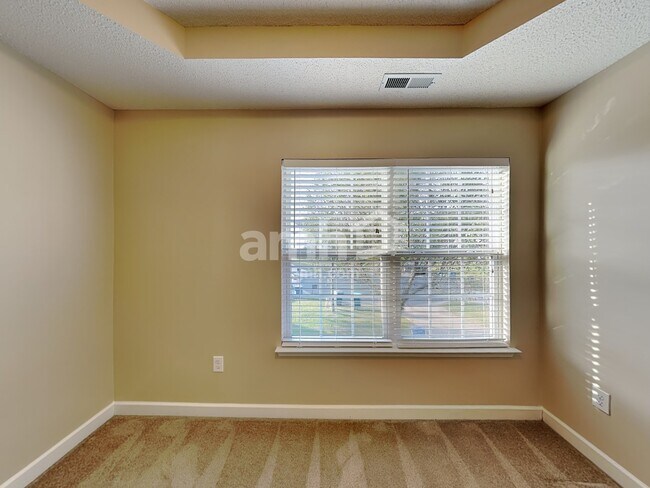 Building Photo - 5935 Eastridge Ct