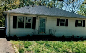 Building Photo - 213 Hillside Ter