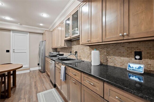 Building Photo - 5120 Chemin De Vie NE