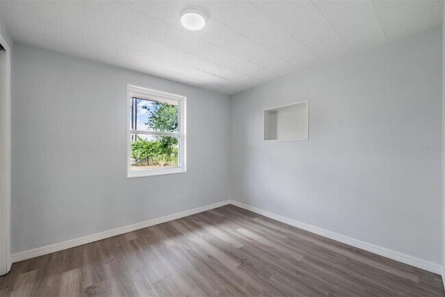 Building Photo - 636 Stremma Rd