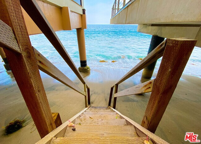 Building Photo - 27102 Malibu Cove Colony Dr