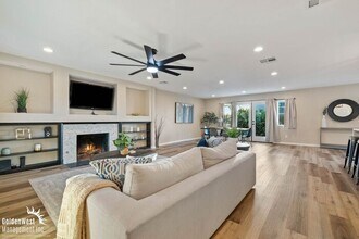 Building Photo - Charming 3Bdm 3Ba Unfurnished Home with Pa...